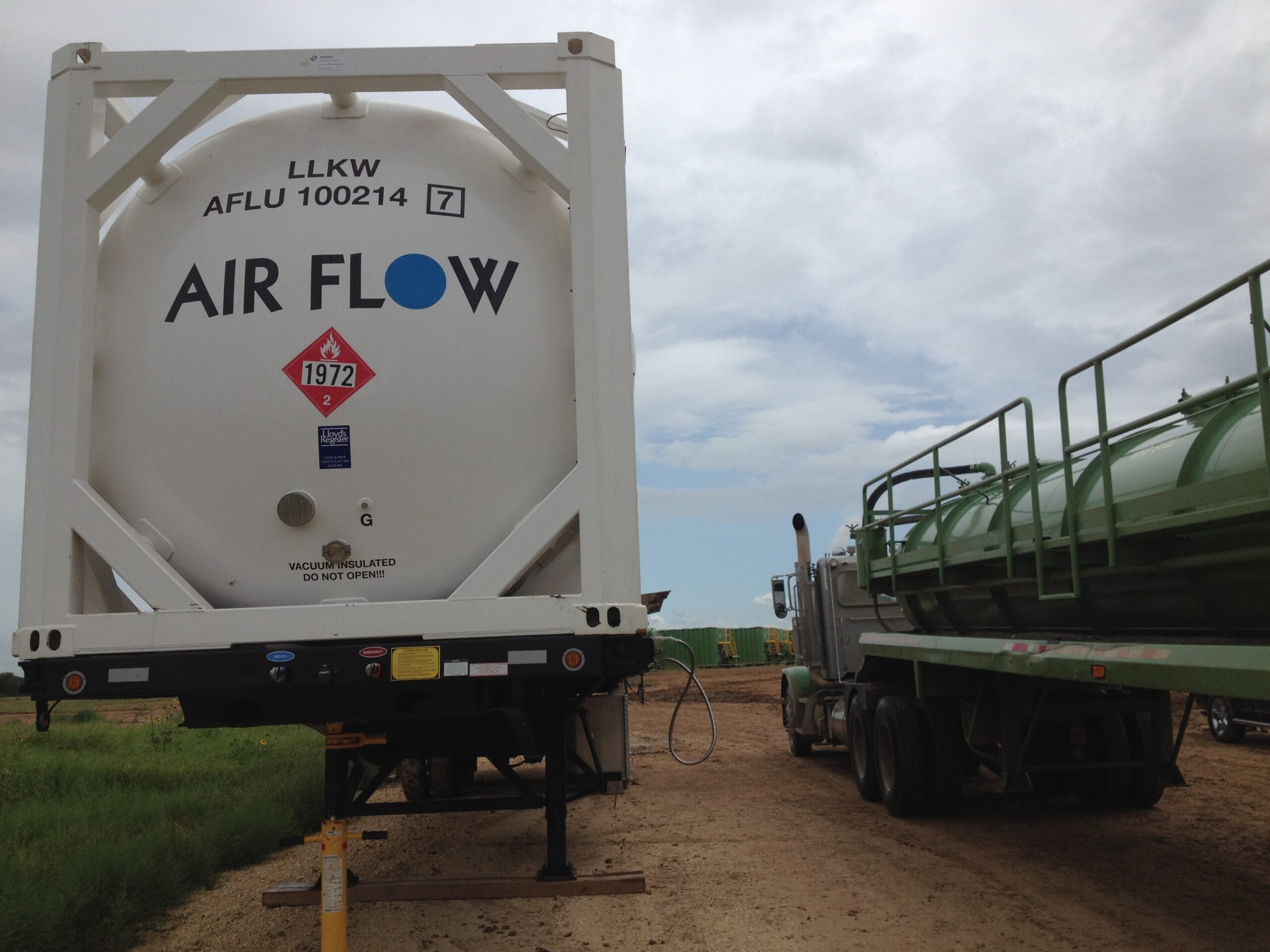 Air Flow ‘s 45ft iso tank container fueling LNG trucks-509x370